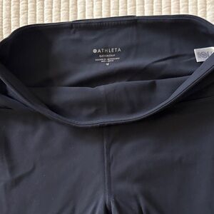 Athleta Navy crop capri yoga pants